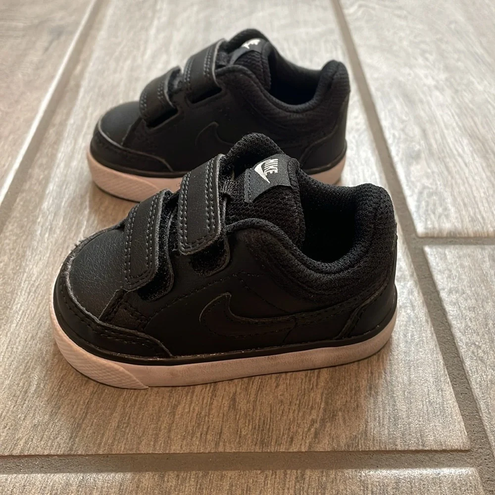 Nike Black Toddler Velcro Sneakers with White Soles
